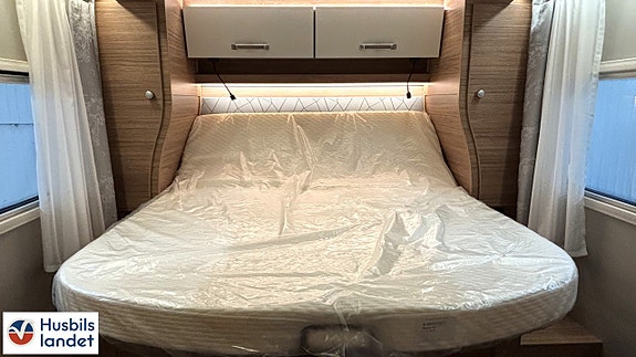 Weinsberg CaraSuite 700 DX / ALDE Face-To-Face 11 of 18