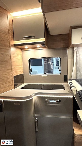 Weinsberg CaraSuite 700 DX / ALDE Face-To-Face 10 of 18