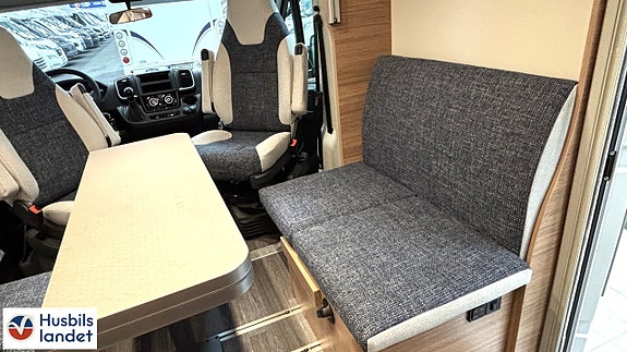 Weinsberg CaraSuite 700 DX / ALDE Face-To-Face 7 of 18