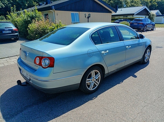 Volkswagen Passat 2 of 5