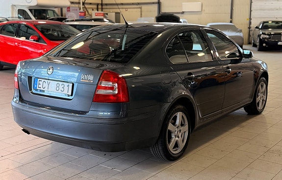 Skoda Octavia 2 of 5
