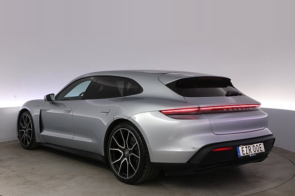 Porsche Taycan Sport Turismo 4 of 5