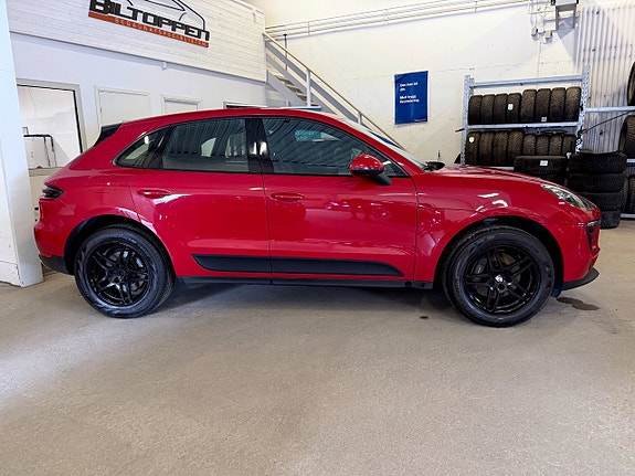 Porsche Macan 9 of 16