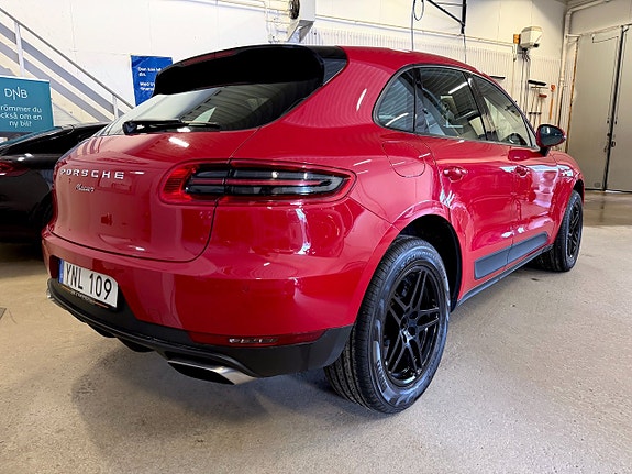 Porsche Macan 12 of 16