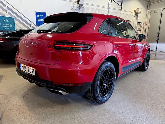 Porsche Macan 10 of 16