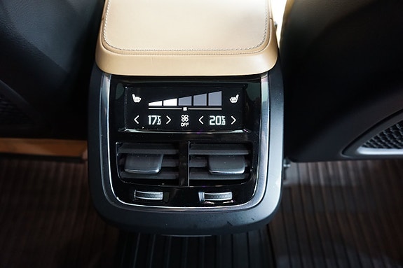 Volvo S90 19 of 30