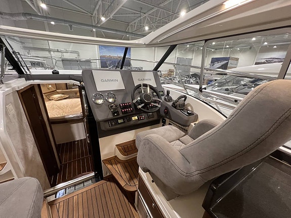 Marex 360 CC med 2 x Volvo Penta D4 320/DPi Joystick 2 of 5