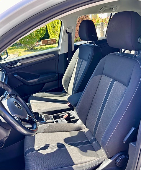 Volkswagen T-Roc 3 of 5