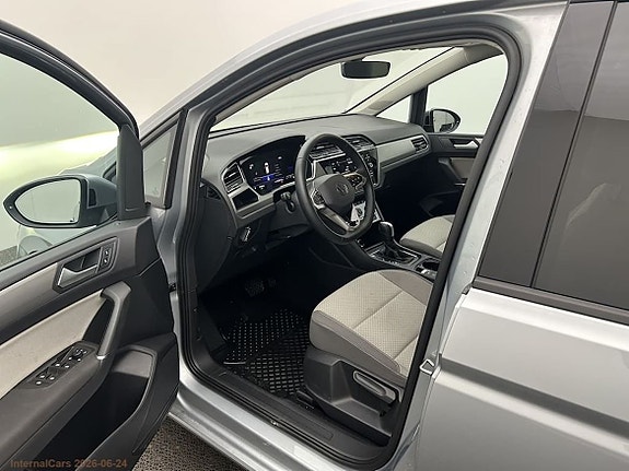 Volkswagen Touran 7 of 9