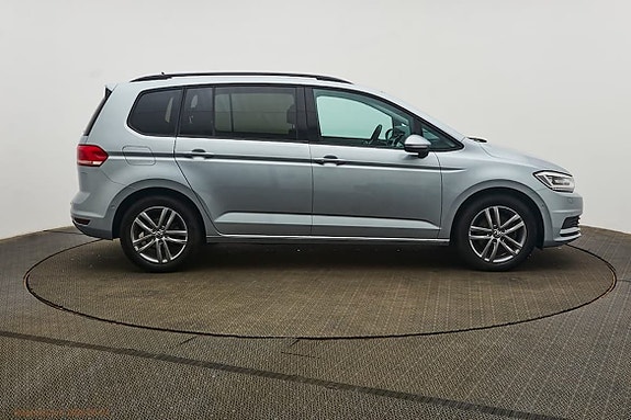 Volkswagen Touran 6 of 9