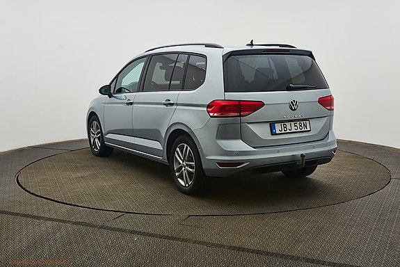 Volkswagen Touran 4 of 5