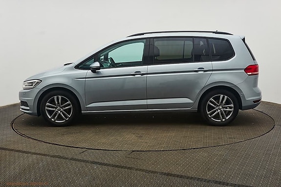 Volkswagen Touran 3 of 5