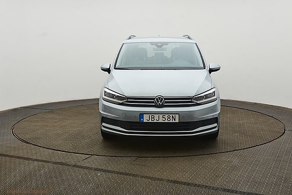 Volkswagen Touran 2 of 5