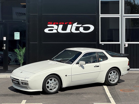 Porsche 944