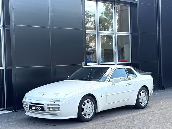 Porsche 944 3 of 5