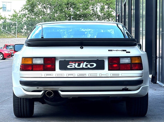 Porsche 944 6 of 17