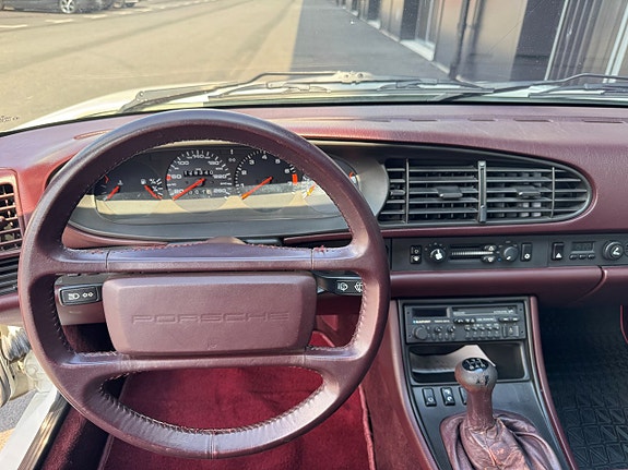 Porsche 944 12 of 17