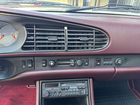 Porsche 944 13 of 17
