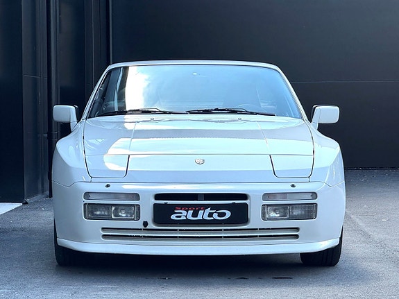 Porsche 944 4 of 5