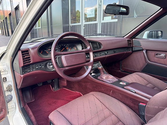 Porsche 944 8 of 17