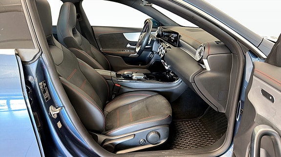 Mercedes-Benz CLA250 e 3 of 5