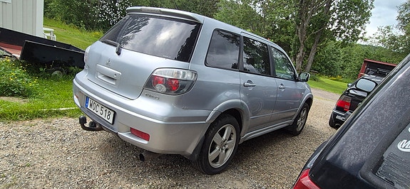 Mitsubishi Outlander 3 of 5