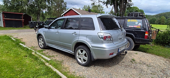 Mitsubishi Outlander 2 of 5