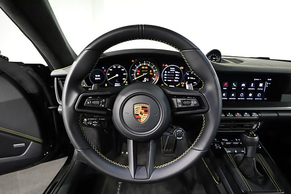 Porsche 911 GT3 16 of 27