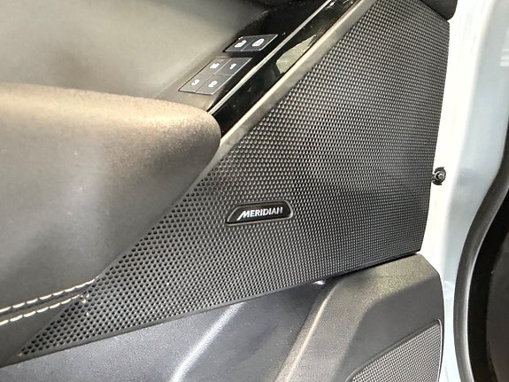 Land Rover Range Rover Velar 23 of 30