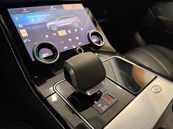 Land Rover Range Rover Velar 16 of 30