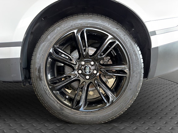 Land Rover Range Rover Velar 26 of 30