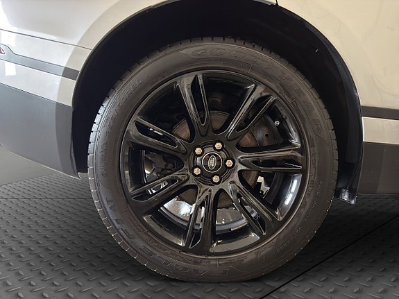 Land Rover Range Rover Velar 28 of 30