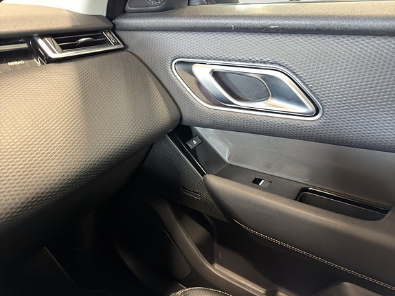 Land Rover Range Rover Velar 24 of 30