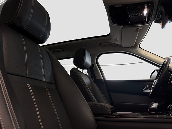Land Rover Range Rover Velar 25 of 30