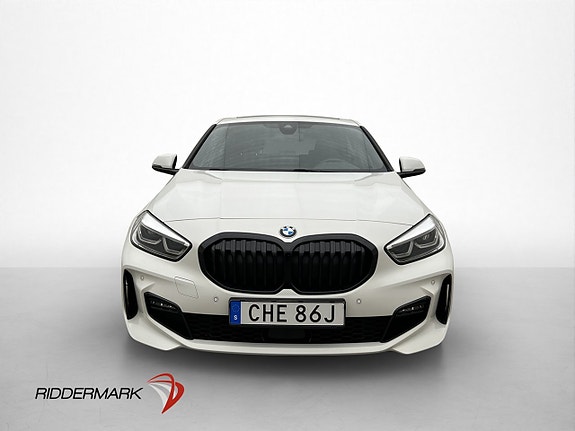 BMW 118i 2 of 5