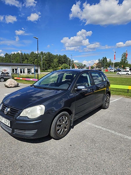 Volkswagen Polo 2 of 5