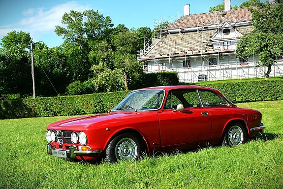 Alfa Romeo 1750 GT 2 of 5