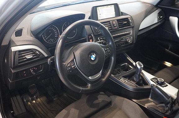 BMW 118d 2 of 5