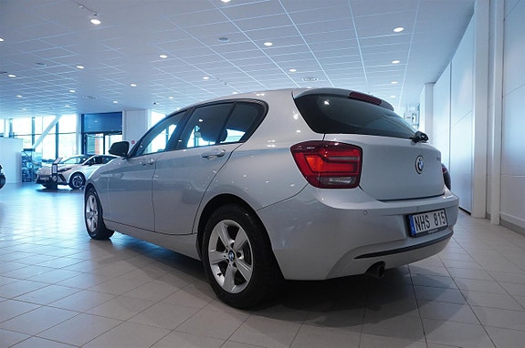 BMW 118d 4 of 5