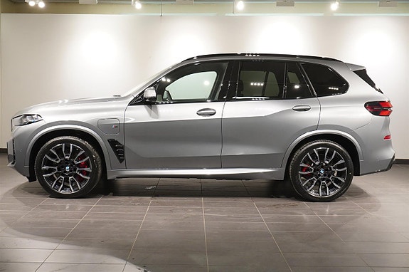 BMW X5 2 of 5