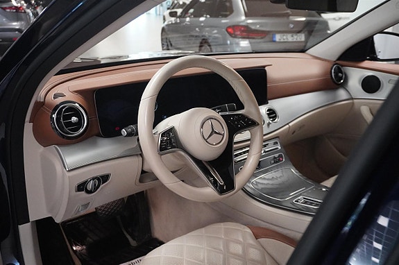 Mercedes-Benz E220 4 of 5