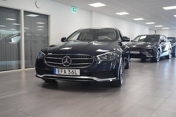 Mercedes-Benz E220 2 of 5