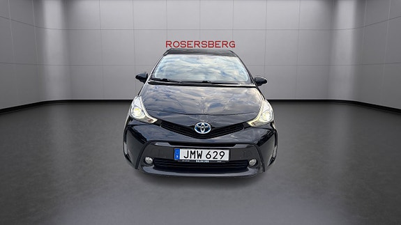 Toyota Prius+ 8 of 13