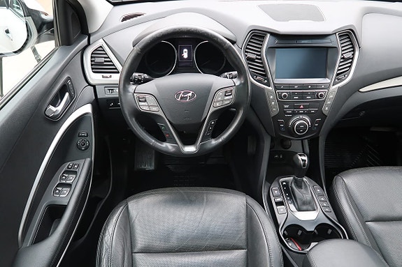 Hyundai Grand Santa Fe 4 of 5