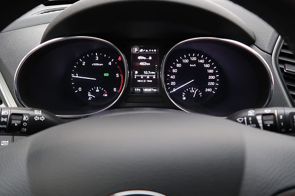 Hyundai Grand Santa Fe 8 of 16