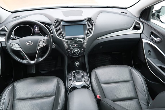 Hyundai Grand Santa Fe 5 of 5