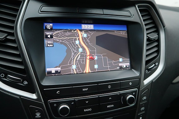 Hyundai Grand Santa Fe 10 of 16