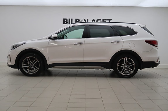 Hyundai Grand Santa Fe 3 of 5