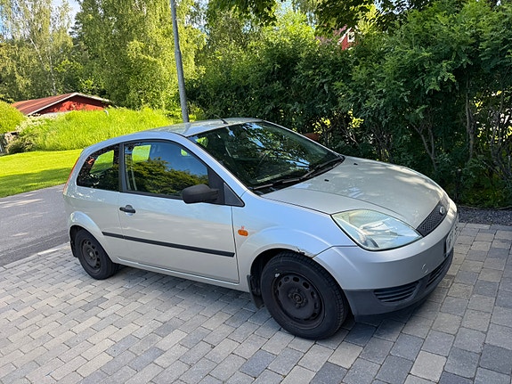 Ford Fiesta 3 of 5