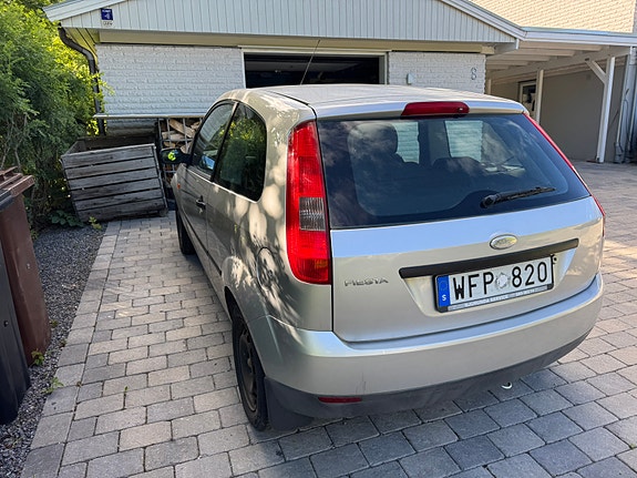 Ford Fiesta 2 of 5